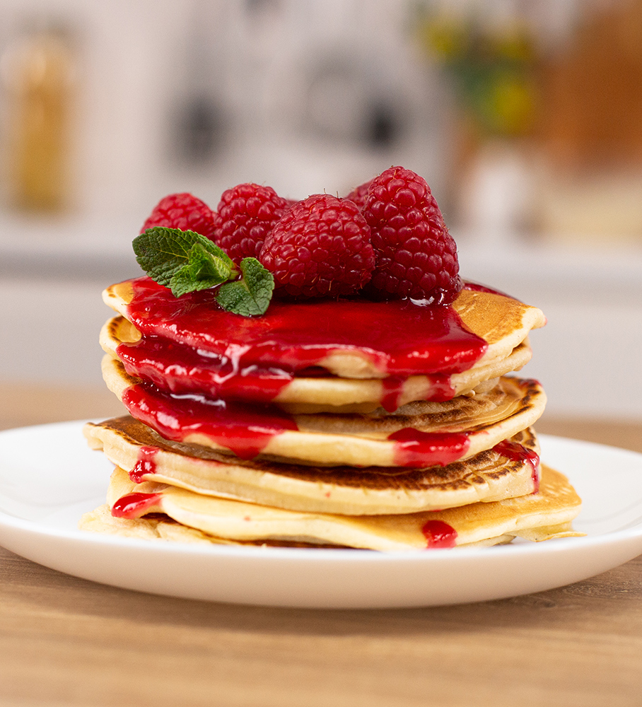 Фото рецепта панкейки с малиновым соусом