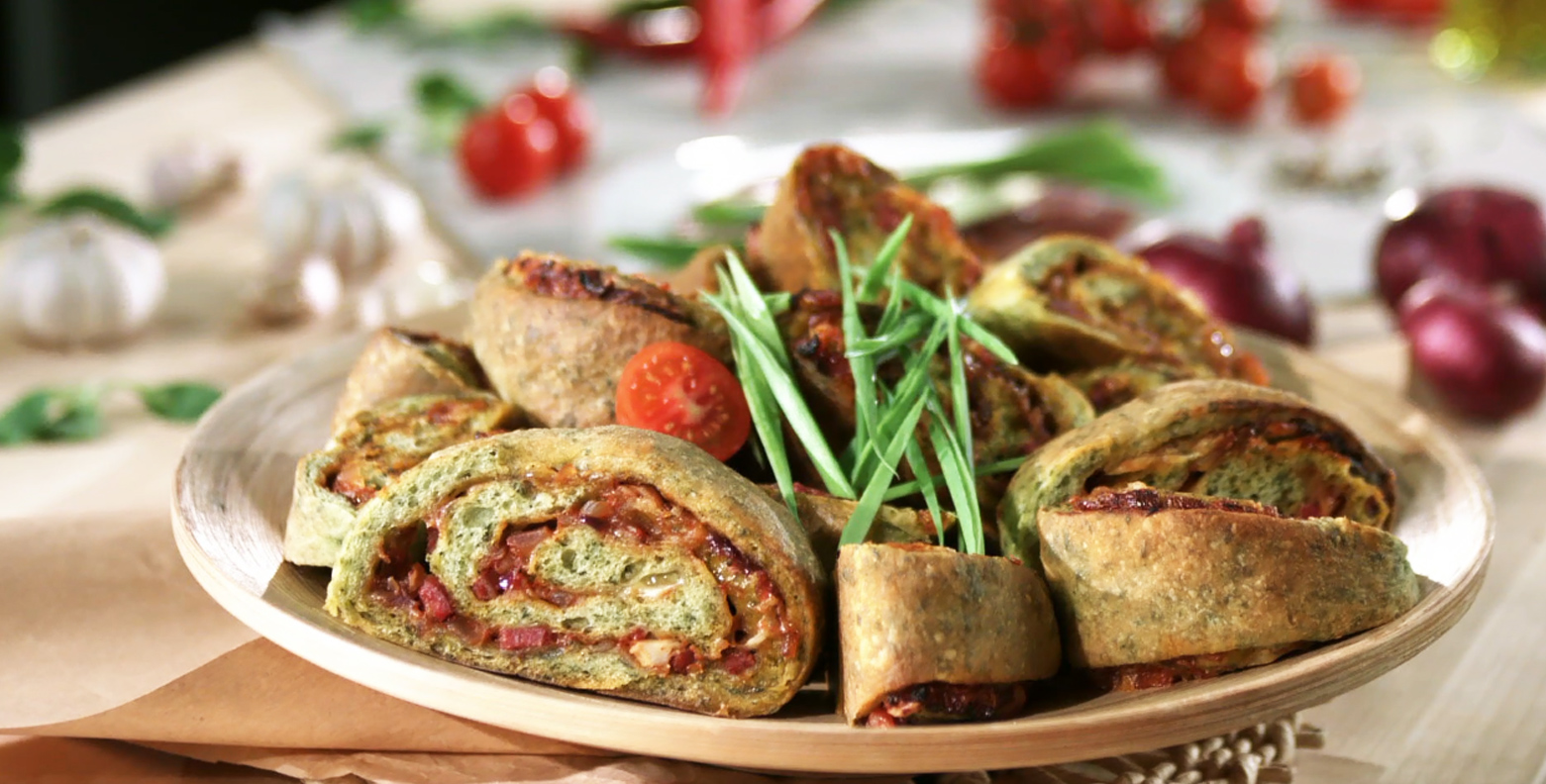 Фото рецепта рулет со шпинатом и салями