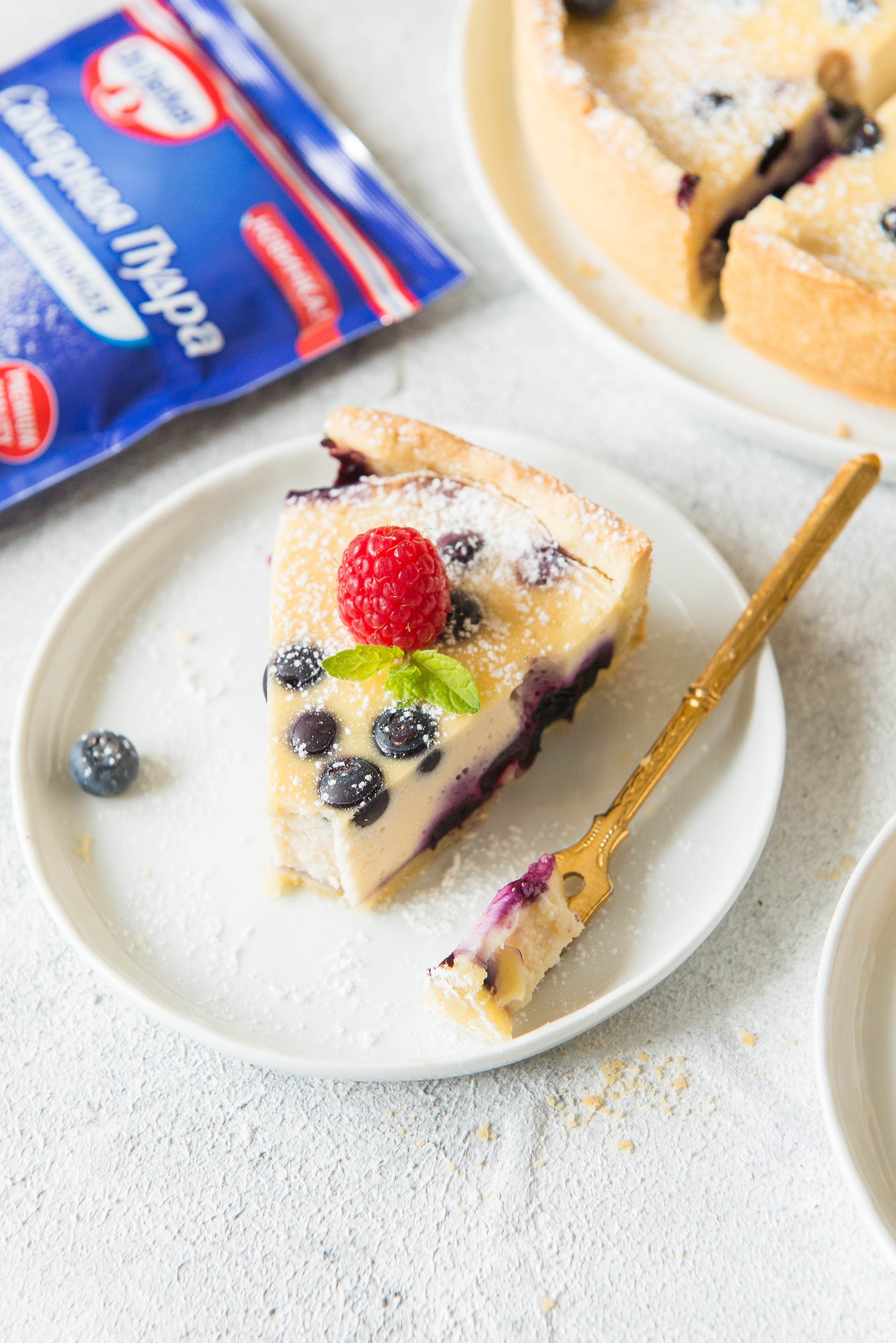 Фото рецепта заливной пирог с черникой