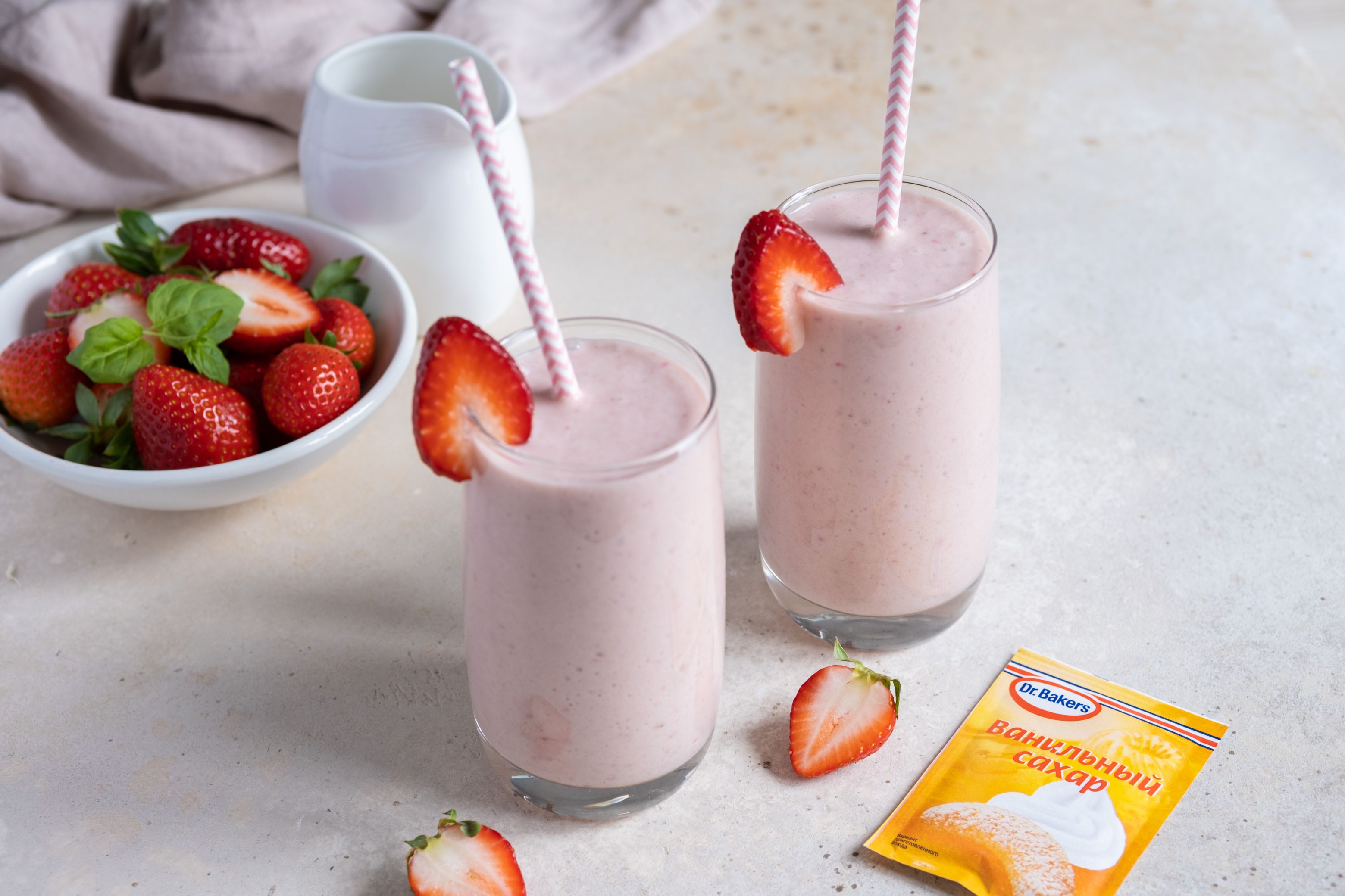 Фото рецепта клубнично-банановый смузи с ароматом ванили