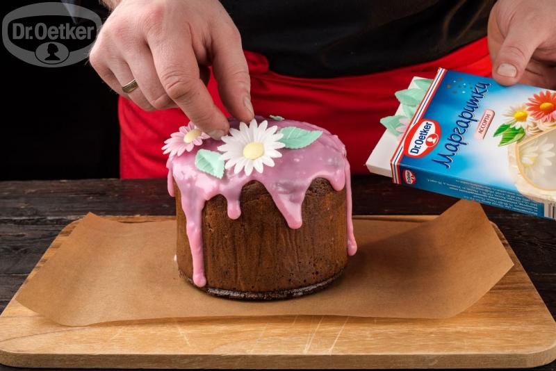 Фото рецепта творожный кулич с курагой