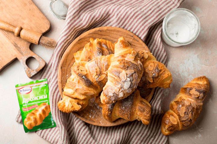 Фото рецепта круассаны из слоеного дрожжевого теста