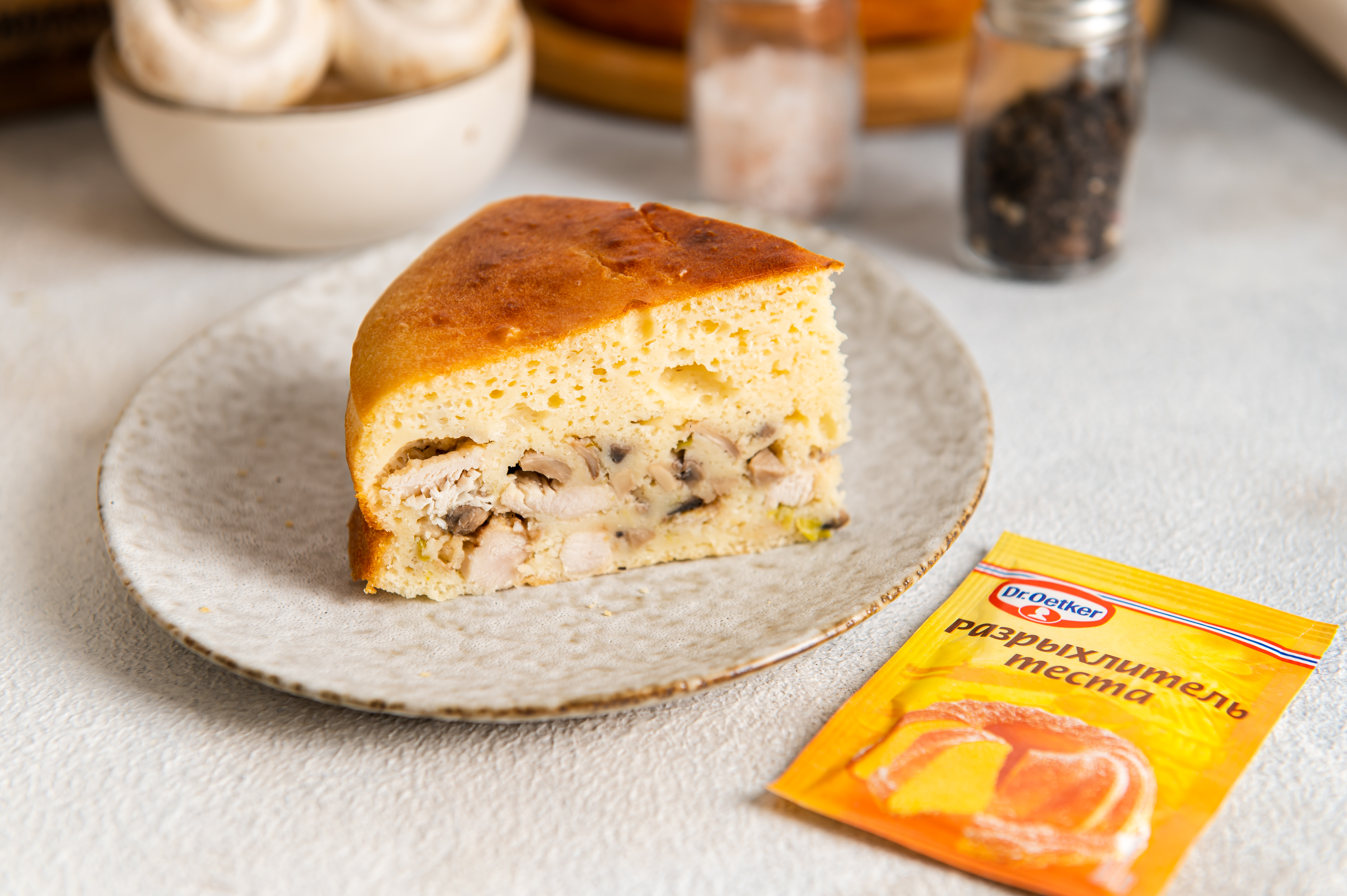 Фото рецепта заливной пирог с курицей и грибами