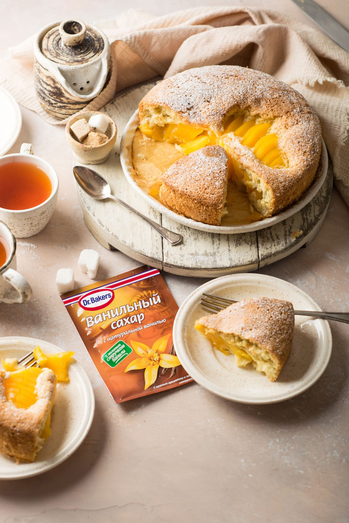 Фото рецепта шарлотка с персиками