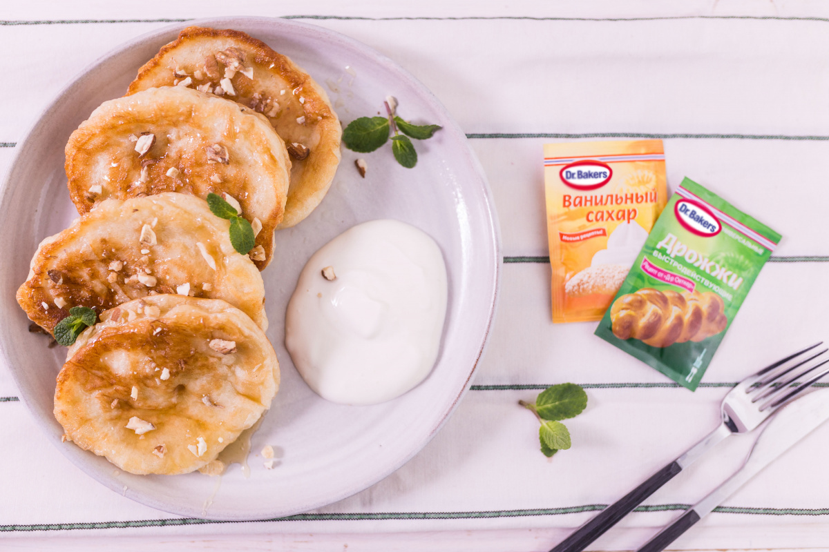 Фото рецепта дрожжевые оладьи на молоке