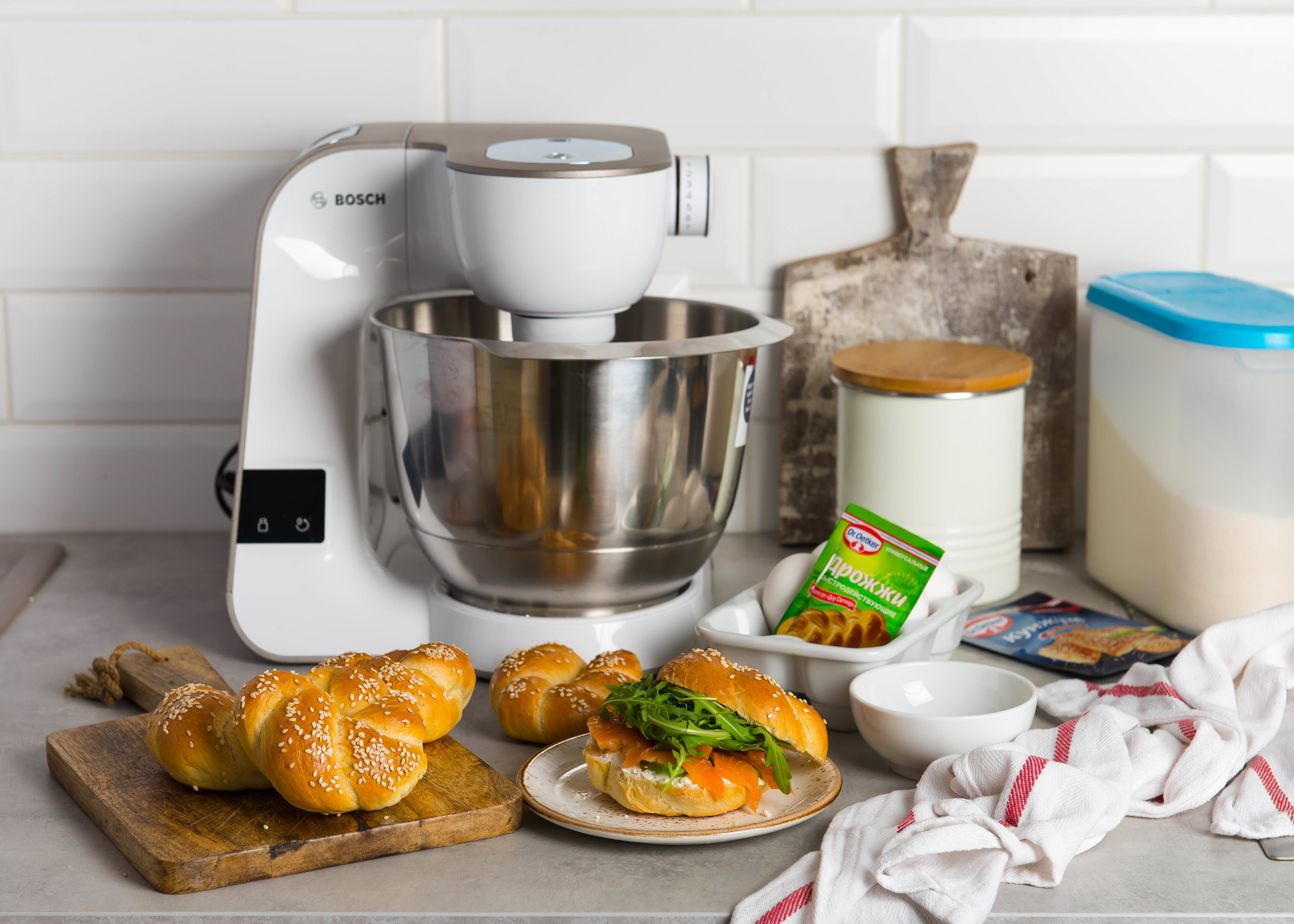 Фото рецепта бейгл с лососем и рукколой