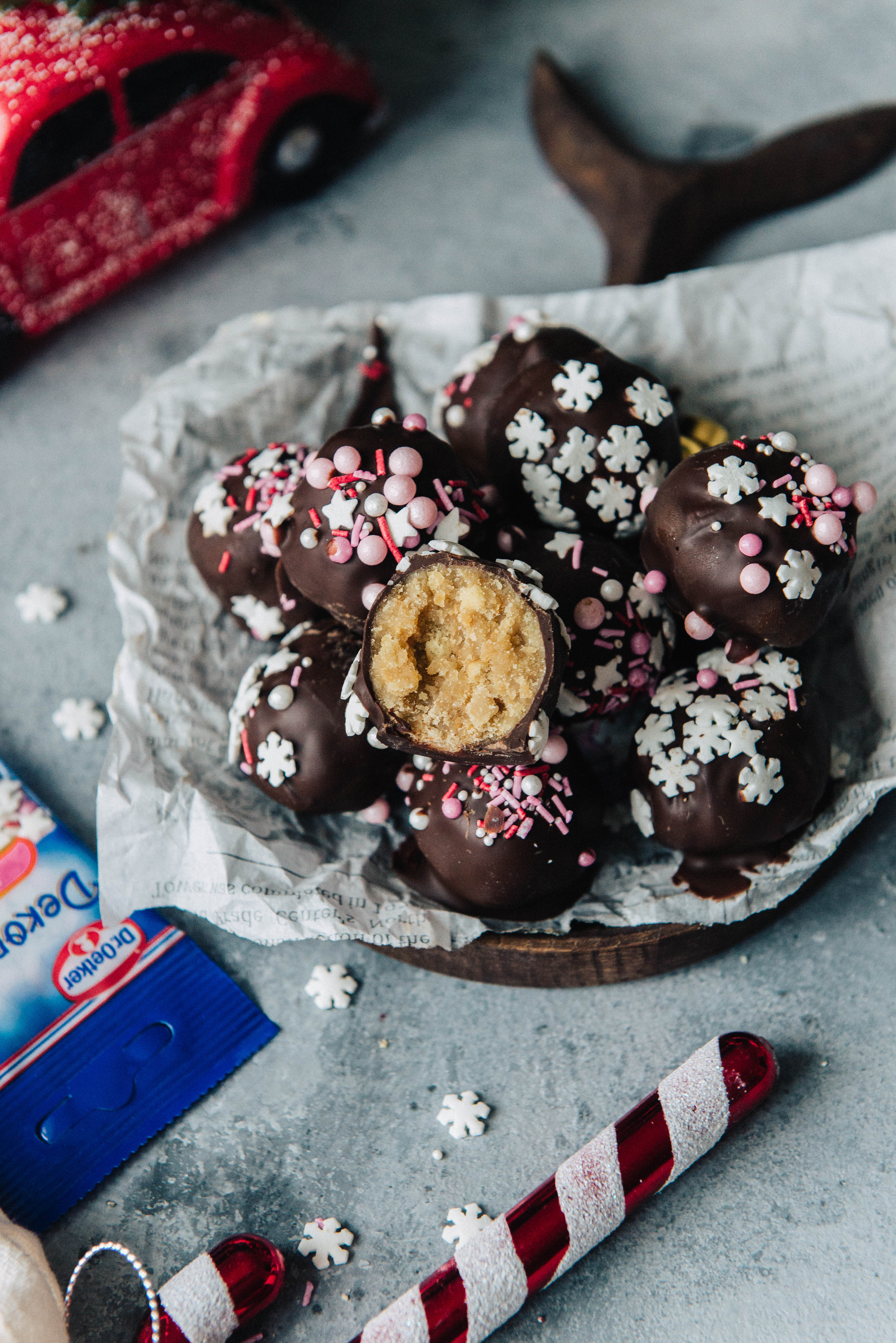 Фото рецепта трюфели из печенья с посыпками