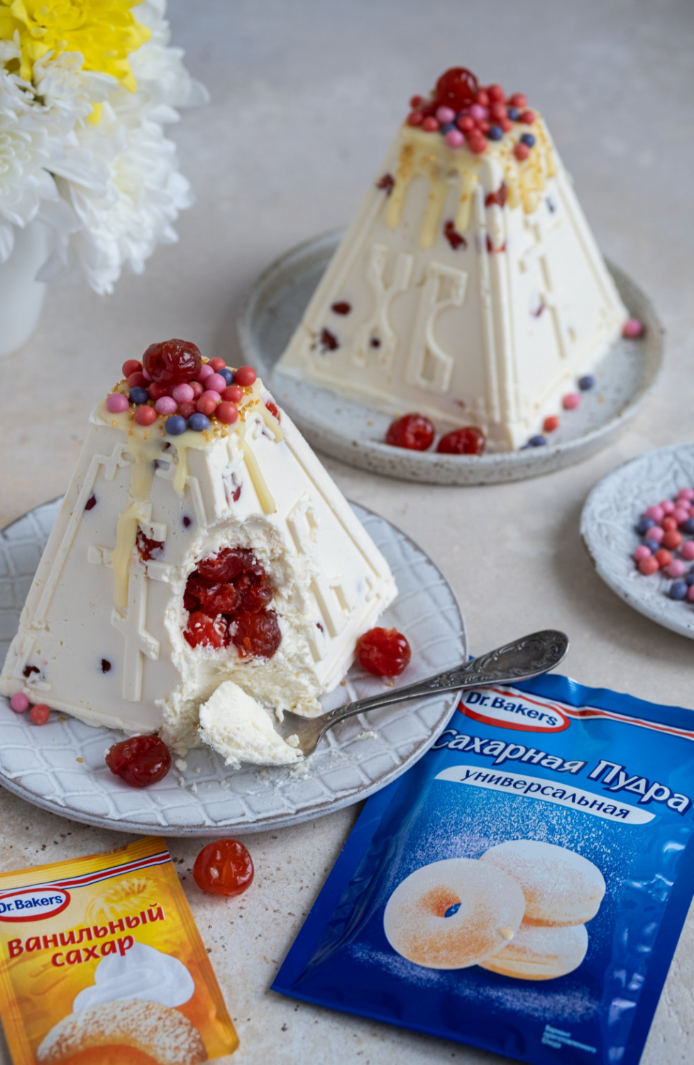 Фото рецепта творожная пасха с вишней