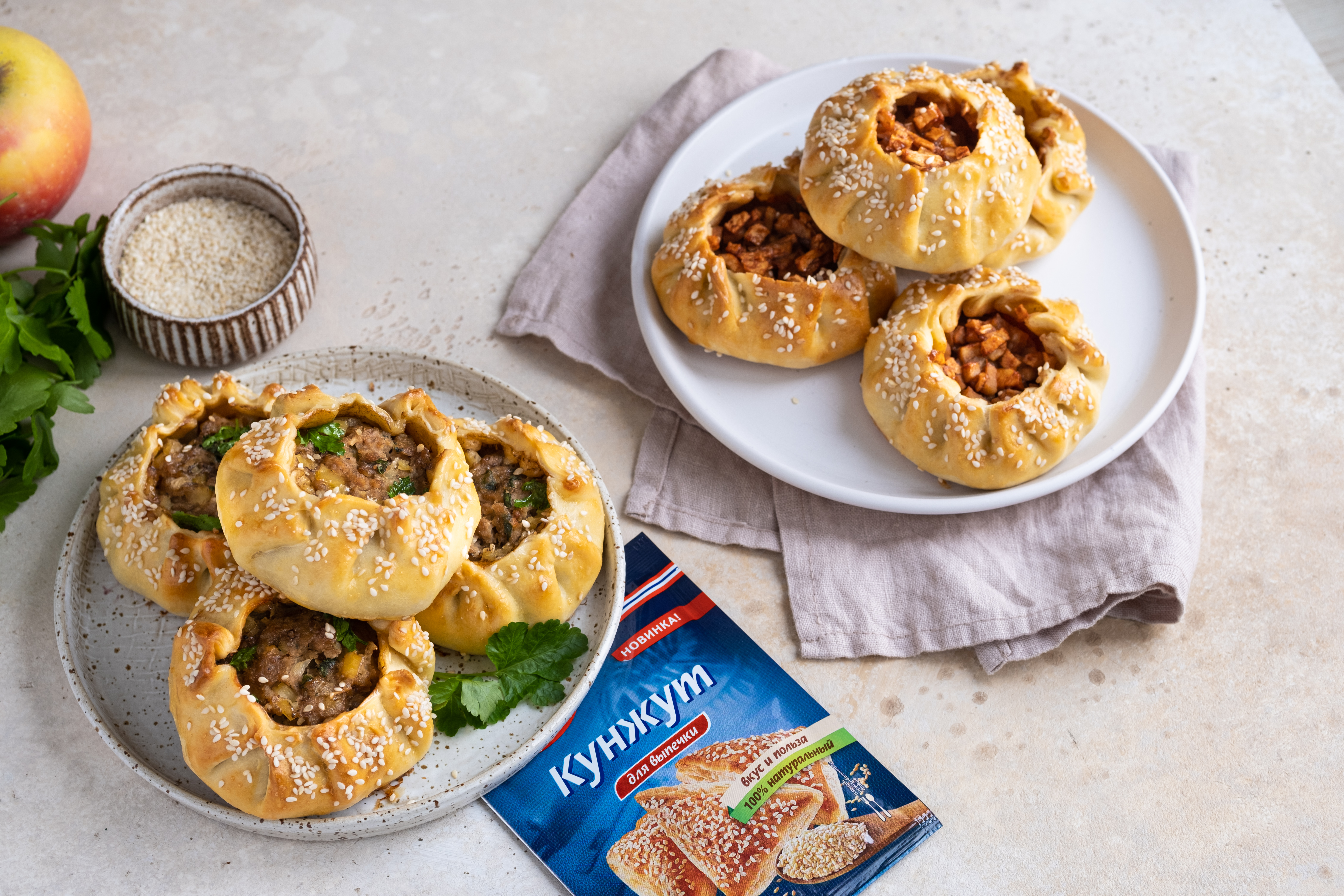 Фото рецепта пирожки с мясной и сладкой начинкой