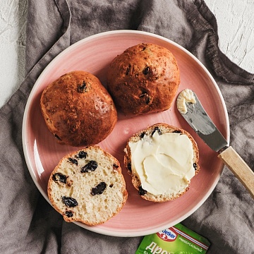 Булочки с изюмом