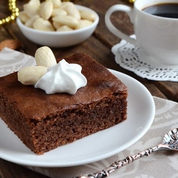 Шоколадные пирожные со вкусом миндаля