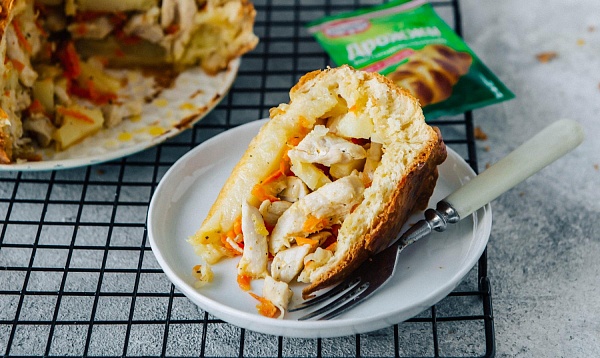 Сытный пирог с курицей и картофелем