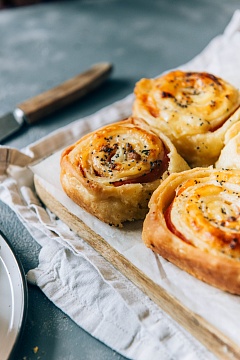 Рулетики с ветчиной и сыром